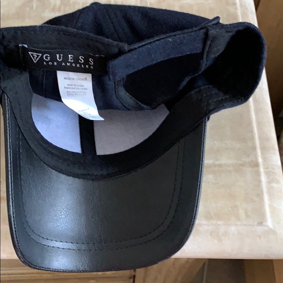 Guess hat - Picture 3 of 3